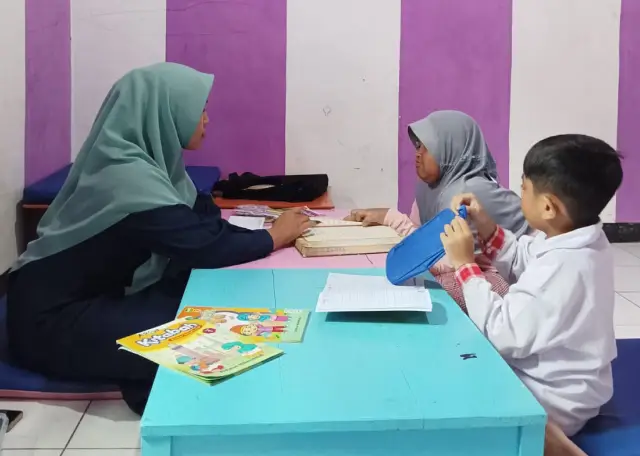 Suasana Belajar Les Bimbel di Ahe Keputren