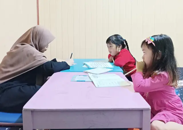 Suasana Belajar Les Bimbel di Ahe Keputren